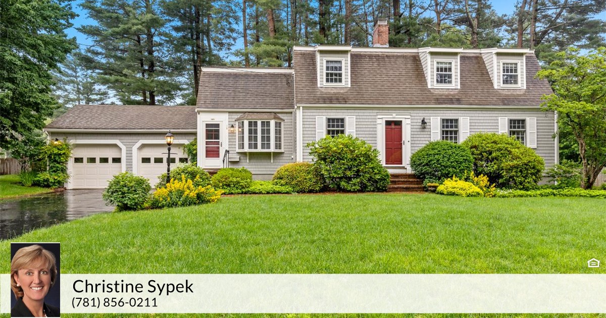 13 Autumn Cir, Hingham, MA 02043