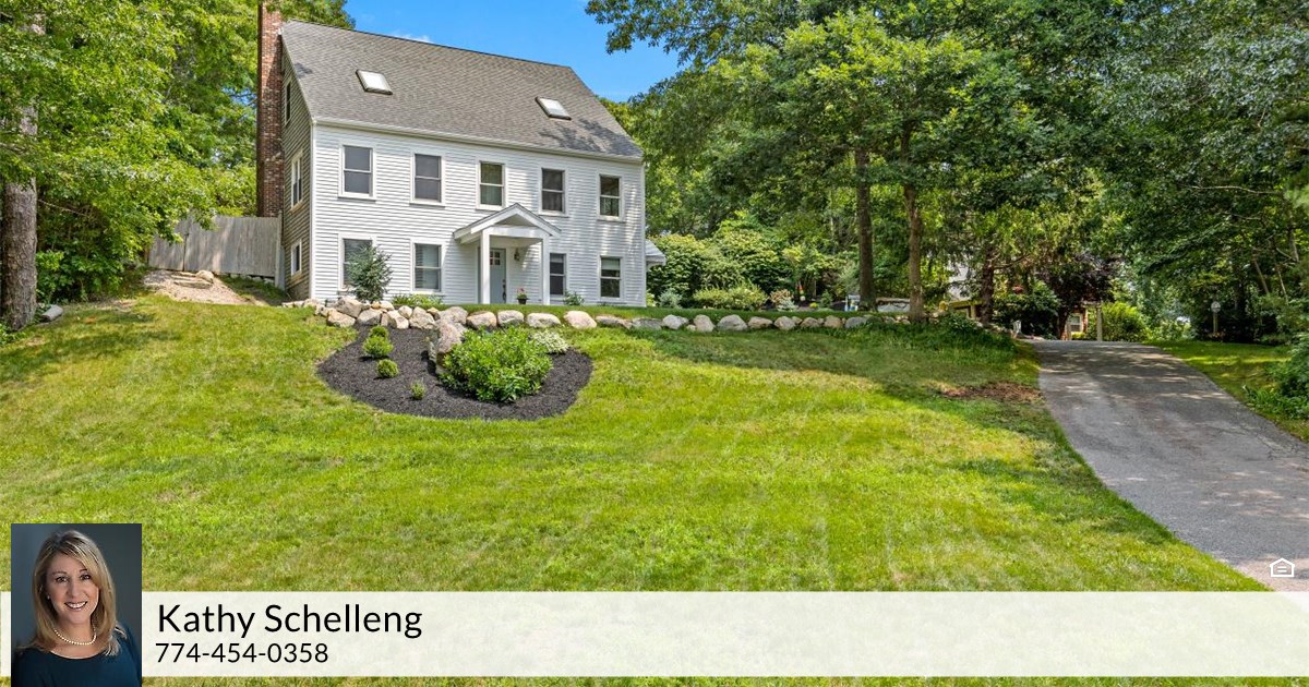 19 Bellevue Rd, Plymouth, MA 02360